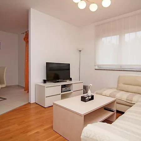 Apartment In Pula - Istrien 11082 * Pula